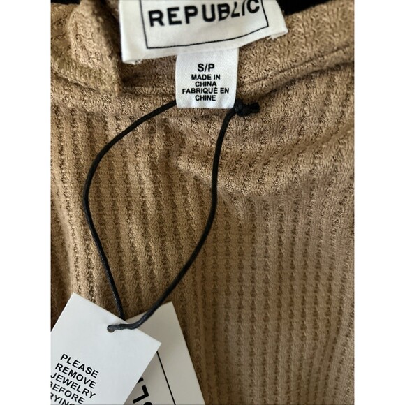 Women’s Small For The Republic Long Sleeve Lattice V-Neck Sweater New With Tags - Picture 6 of 7